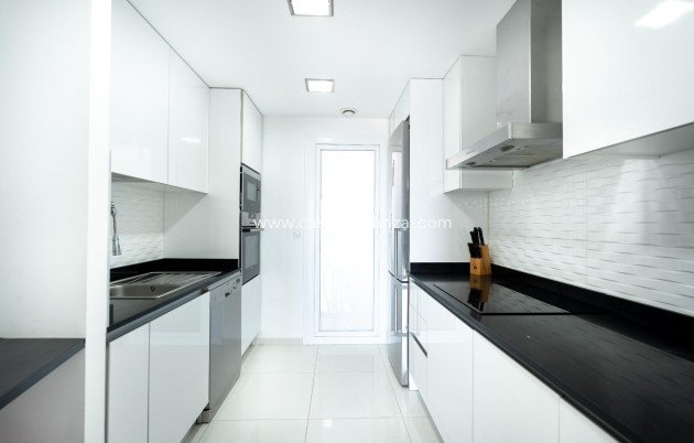 Resale - Apartment / flat - Torrevieja - Punta Prima