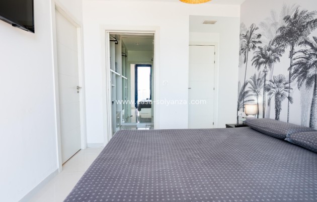 Resale - Apartment / flat - Torrevieja - Punta Prima