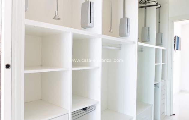 Resale - Apartment / flat - Torrevieja - Punta Prima