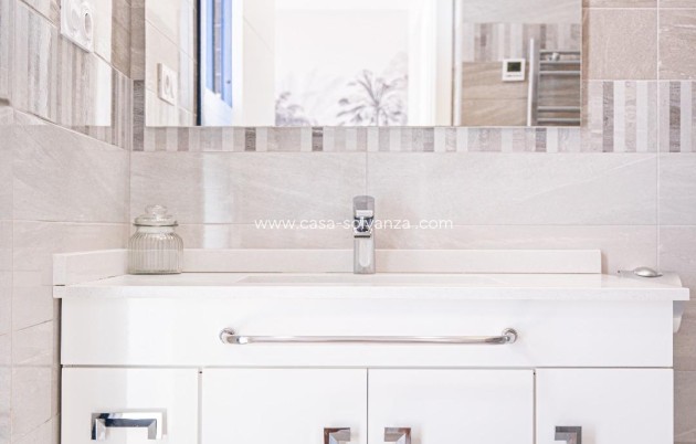 Resale - Apartment / flat - Torrevieja - Punta Prima