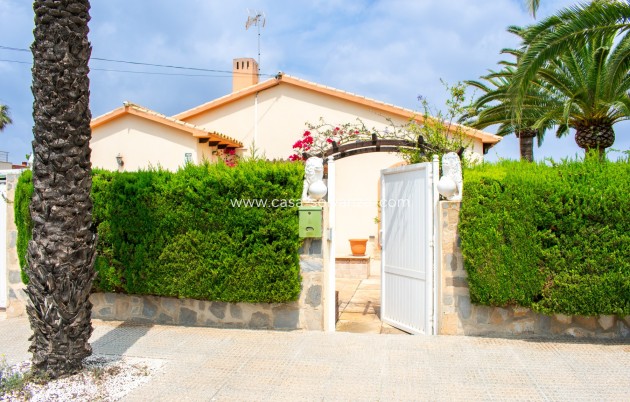 Resale - Villa / Semi detached - Orihuela Costa - MUY CERCA DE LA PLAYA