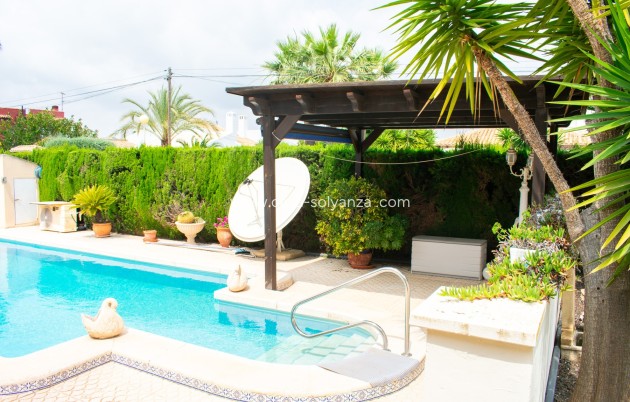 Resale - Villa / Semi detached - Orihuela Costa - MUY CERCA DE LA PLAYA