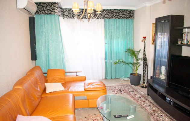 Resale - Apartment / flat - Torrevieja - Torrevieja Centro