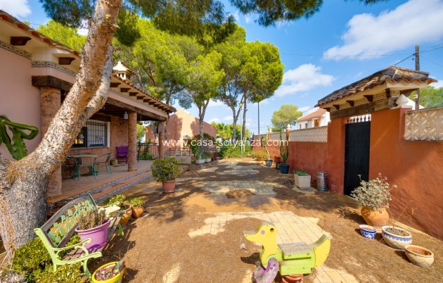 Resale - Villa - San Miguel de Salinas - Ciudad de las comunicaciones