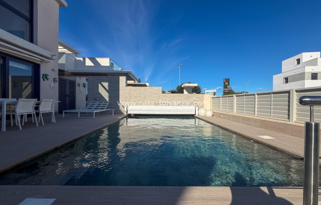 Reventa - Villa - San Miguel de Salinas - Bellavista