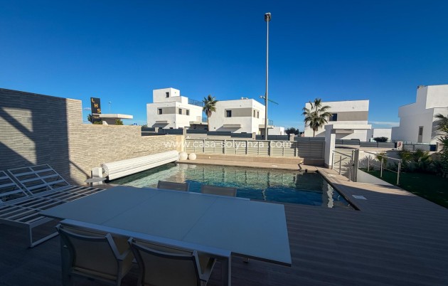 Reventa - Villa - San Miguel de Salinas - Bellavista