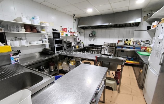 Revente - Commercial - Villamartin - Villamartín