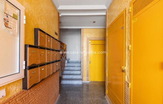 Resale - Apartment / flat - Torrevieja - Costa Blanca