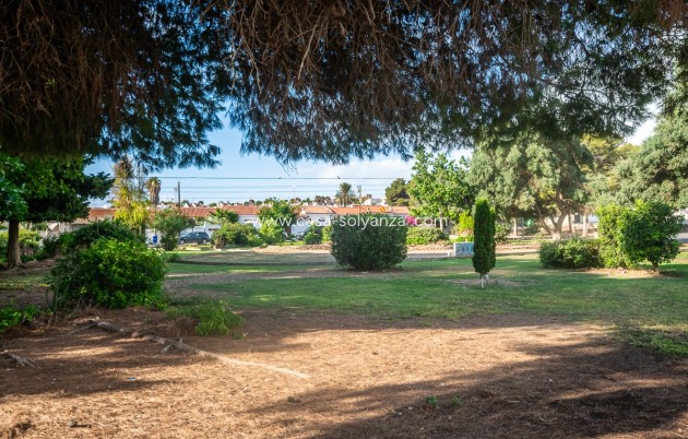 Resale - Villa - Torrevieja - Calas Blancas