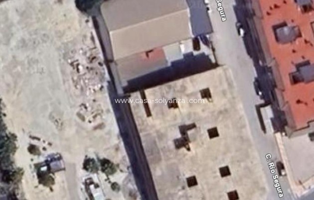 Revente - Commercial - Jacarilla