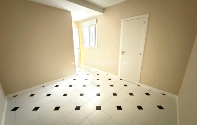 Reventa - Apartamento / piso - Torrevieja - Center