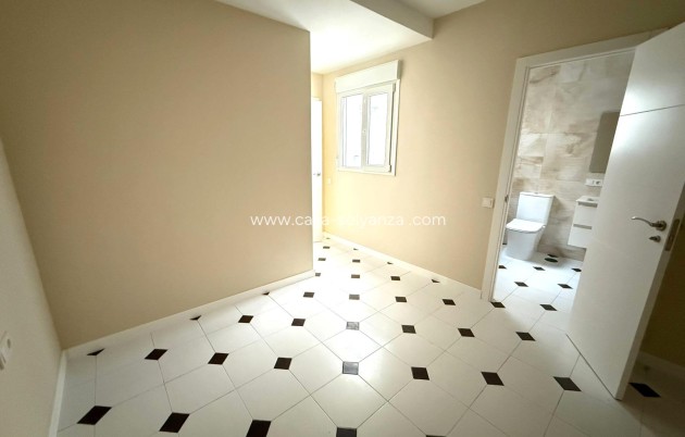 Reventa - Apartamento / piso - Torrevieja - Center