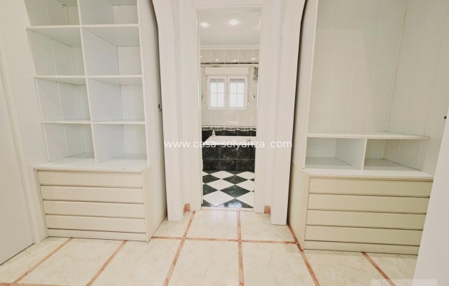 Resale - Villa - Torrevieja - La Siesta