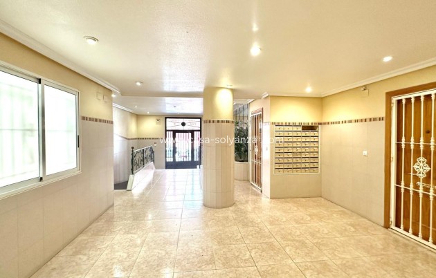 Resale - Apartment / flat - Torrevieja - Center