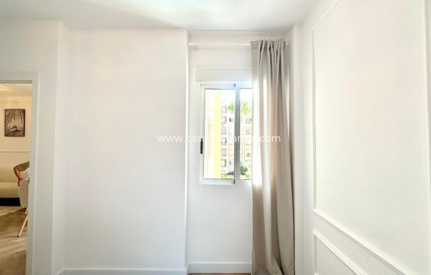 Resale - Apartment / flat - Torrevieja - Center