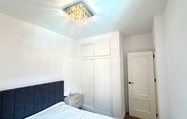 Resale - Apartment / flat - Torrevieja - Center