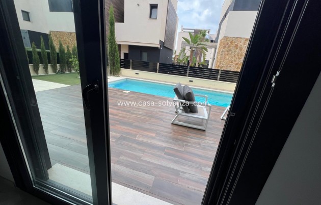 Resale - Villa - Orihuela Costa - Lomas de Cabo Roig