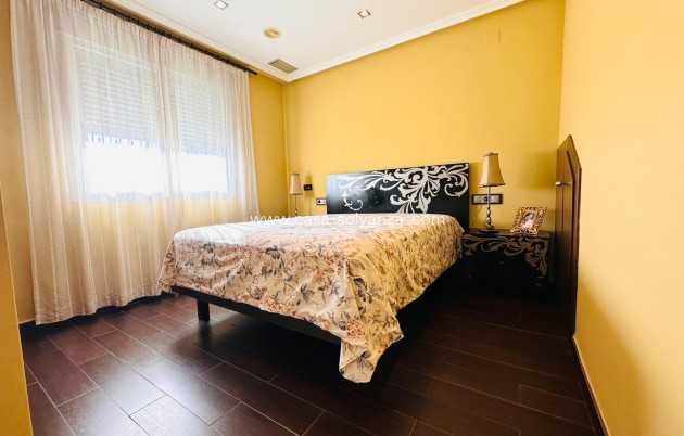 Resale - Apartment / flat - Torrevieja - Estacion Autobuses