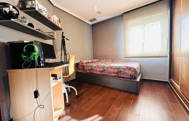 Resale - Apartment / flat - Torrevieja - Estacion Autobuses