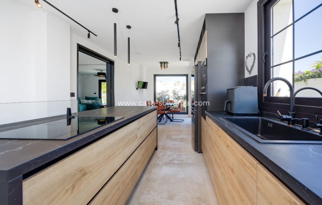 Resale - Villa - Torrevieja - Costa Blanca