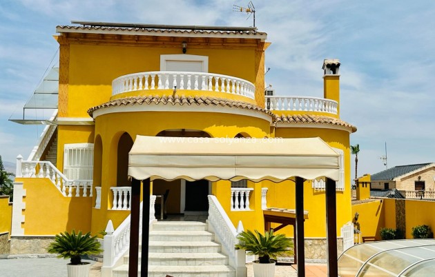 Resale - Villa - Orihuela - Urb. Montepinar