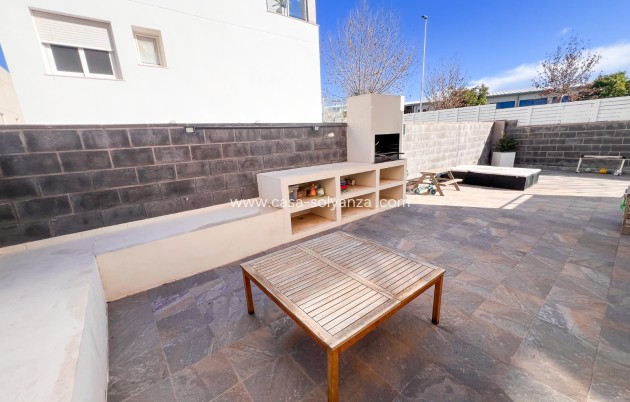 Wiederverkauf - Semi-Detached Villa - Torrevieja