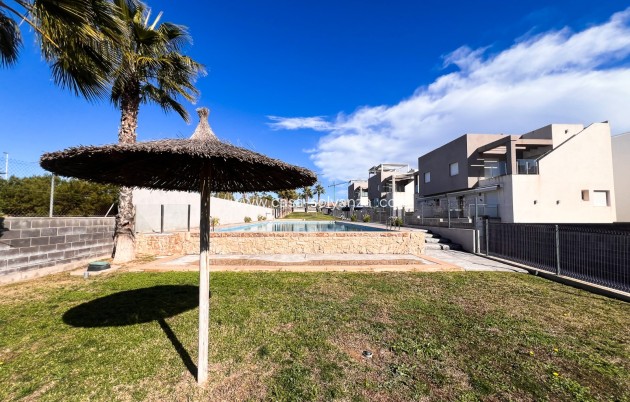Wiederverkauf - Semi-Detached Villa - Torrevieja