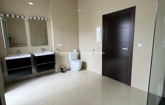 Resale - Apartment / flat - Alicante - Center