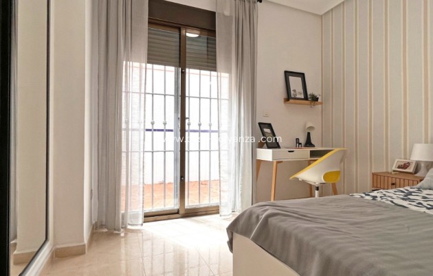 Resale - Townhouse - San Miguel de Salinas - Inland