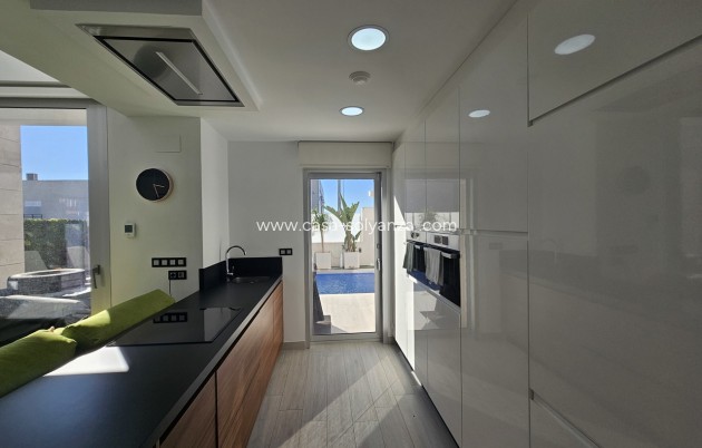 Resale - Villa - Cabo Roig - Costa Blanca