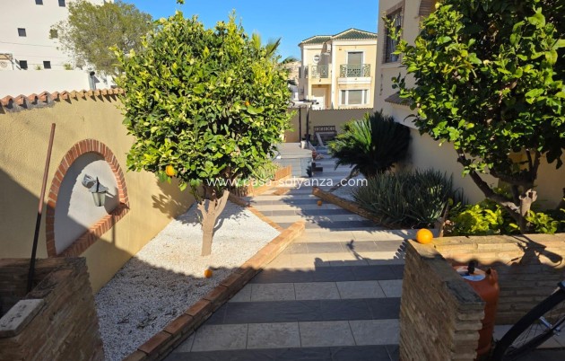 Resale - Villa - Orihuela Costa - Villamartín