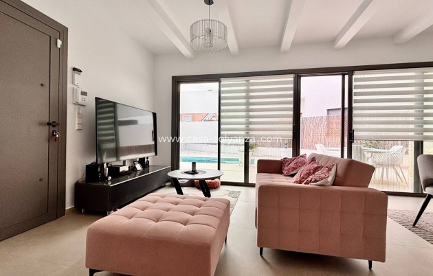 Herverkoop - Villa - San Miguel de Salinas - Urbanizacion Blue Lagoon