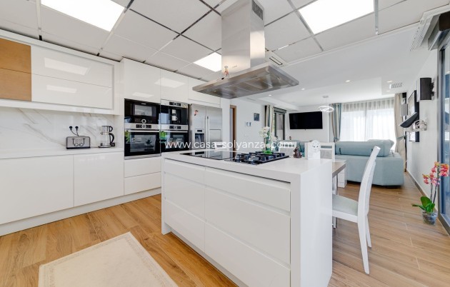 Wiederverkauf - Independent villa - Torrevieja