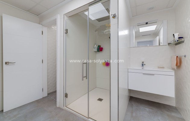 Wiederverkauf - Independent villa - Torrevieja