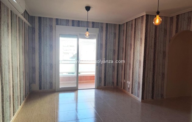 Resale - Apartment / flat - Torrevieja - Center