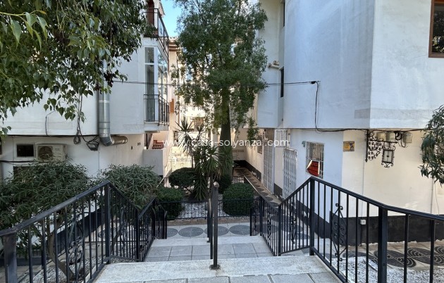 Revente - Commercial - Villamartin - Villamartín