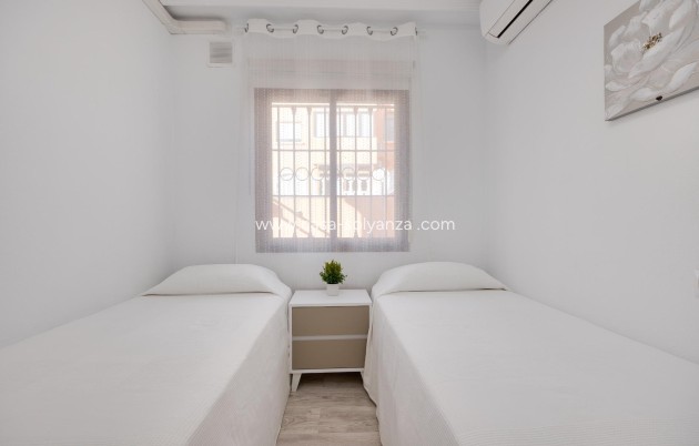 Herverkoop - Bungalow - Torrevieja - Aguas nuevas