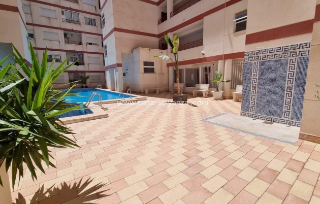 Resale - Apartment / flat - Torrevieja - Center