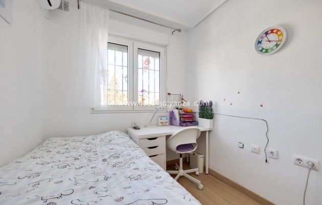 Reventa - Adosado - Torrevieja - Aguas nuevas