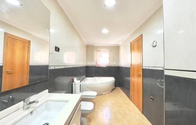 Reventa - Apartamento / piso - Torrevieja - Center