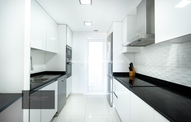 Resale - Apartment / flat - Torrevieja - Punta Prima