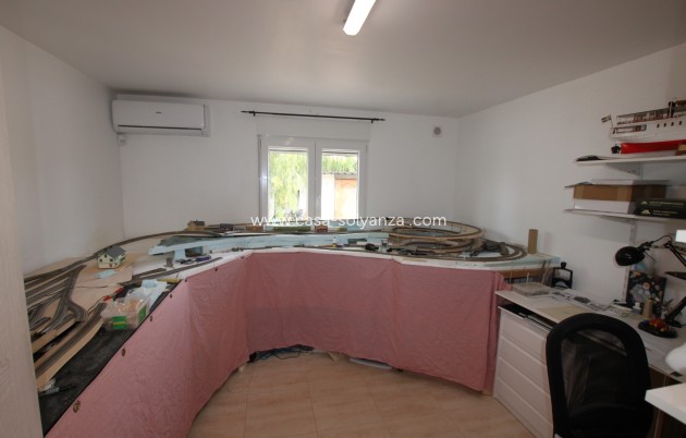 Resale - Country Property/Finca - Crevillente - Inland