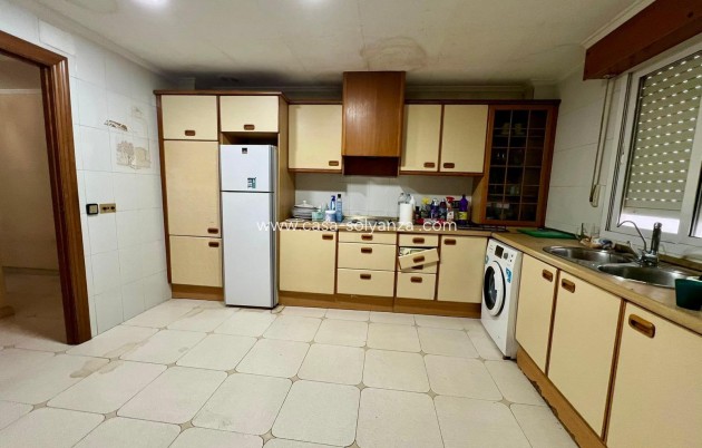 Resale - Apartment / flat - Torrevieja - Center