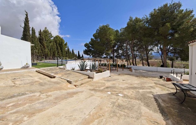 Resale - Townhouse - Yecla - Inland