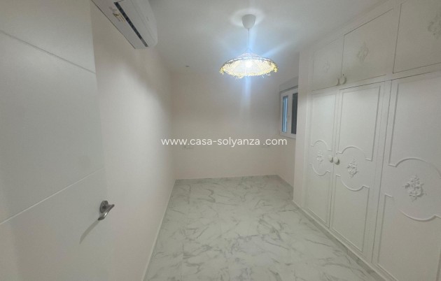 Resale - Apartment / flat - Torrevieja - Muelle Pesquero