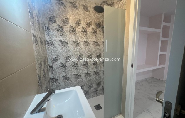 Resale - Apartment / flat - Torrevieja - Muelle Pesquero