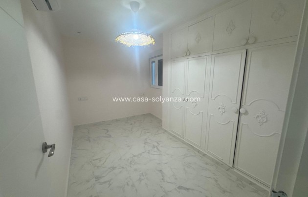 Resale - Apartment / flat - Torrevieja - Muelle Pesquero