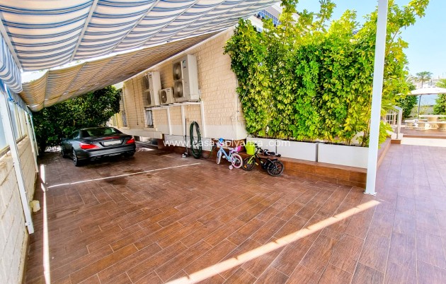 Herverkoop - Independent villa - Torrevieja - La Mata