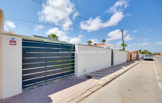 Resale - Villa - Torrevieja - La Siesta