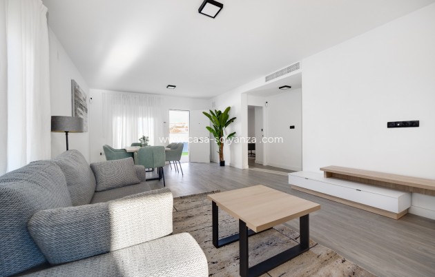 Resale - Villa - Torrevieja - La Siesta